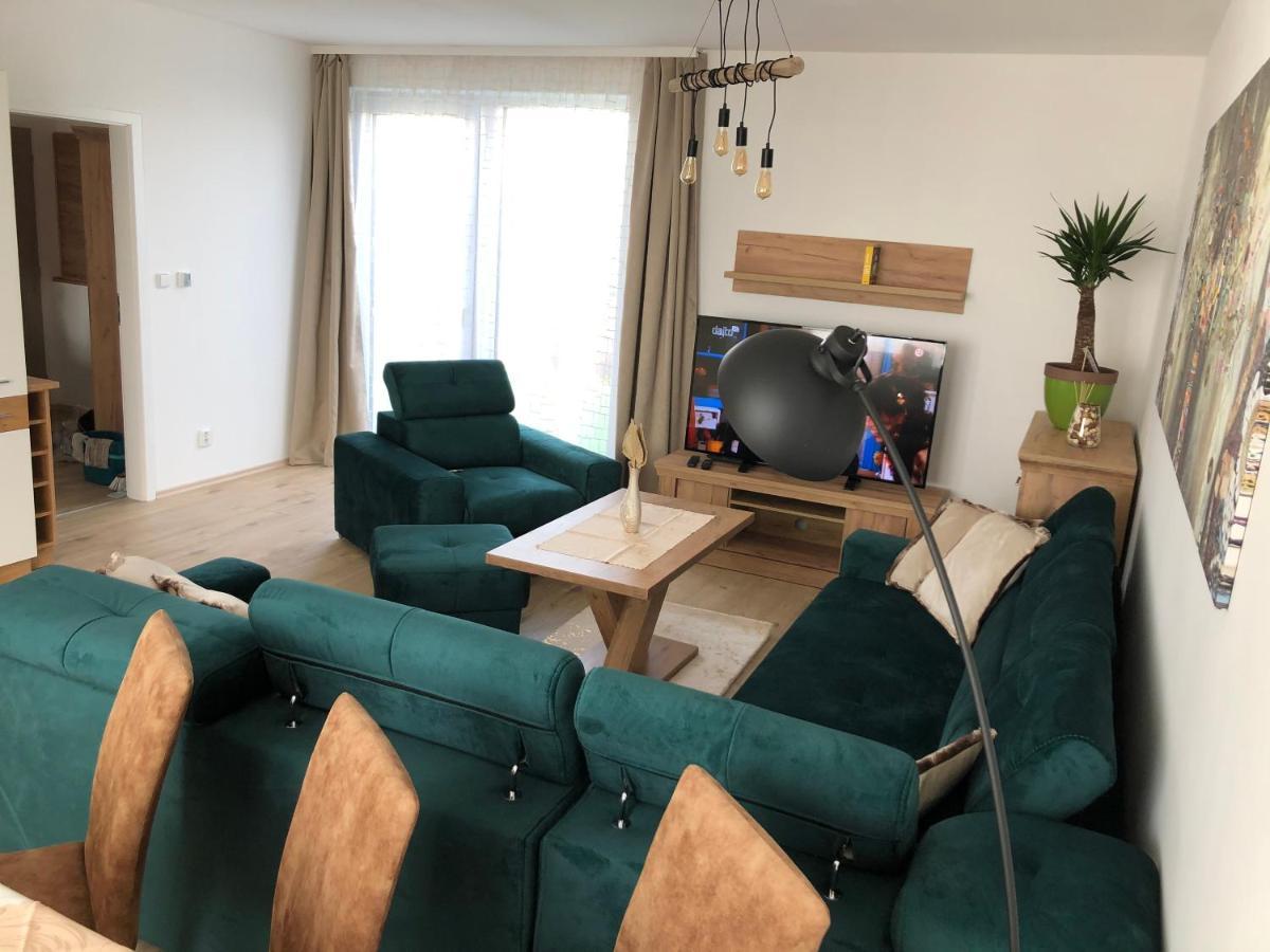Tatra Billetee Apartman S Luxusnym Vyhladom Na Vysoketatry A Sukromnym Wellness Poprad Dış mekan fotoğraf