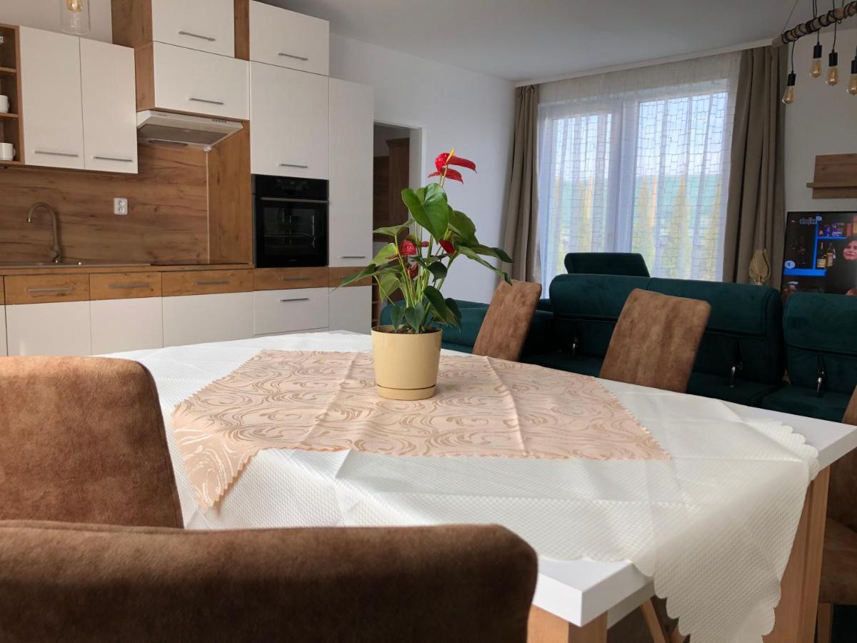 Tatra Billetee Apartman S Luxusnym Vyhladom Na Vysoketatry A Sukromnym Wellness Poprad Dış mekan fotoğraf