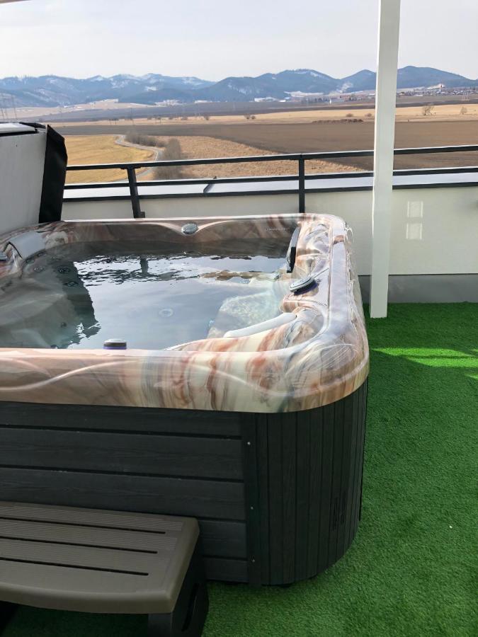 Tatra Billetee Apartman S Luxusnym Vyhladom Na Vysoketatry A Sukromnym Wellness Poprad Dış mekan fotoğraf