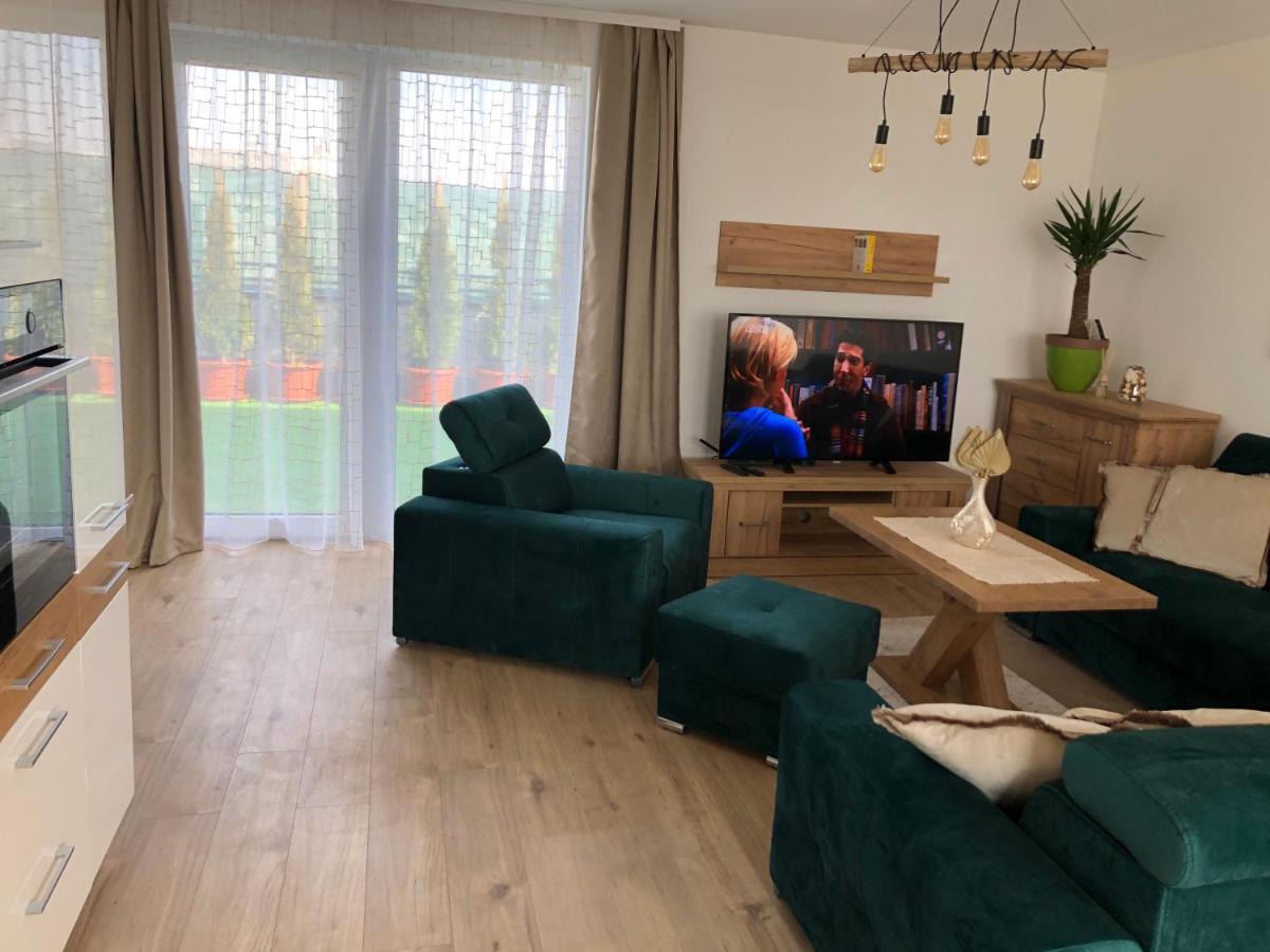 Tatra Billetee Apartman S Luxusnym Vyhladom Na Vysoketatry A Sukromnym Wellness Poprad Dış mekan fotoğraf