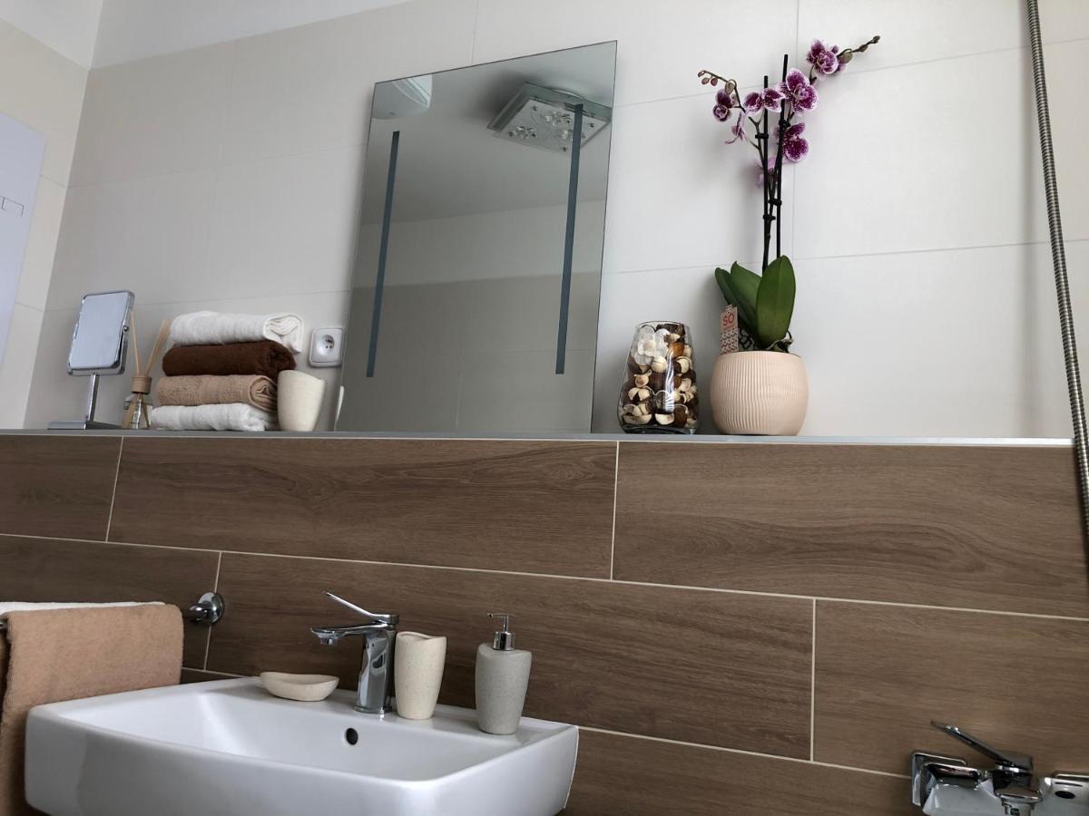 Tatra Billetee Apartman S Luxusnym Vyhladom Na Vysoketatry A Sukromnym Wellness Poprad Dış mekan fotoğraf